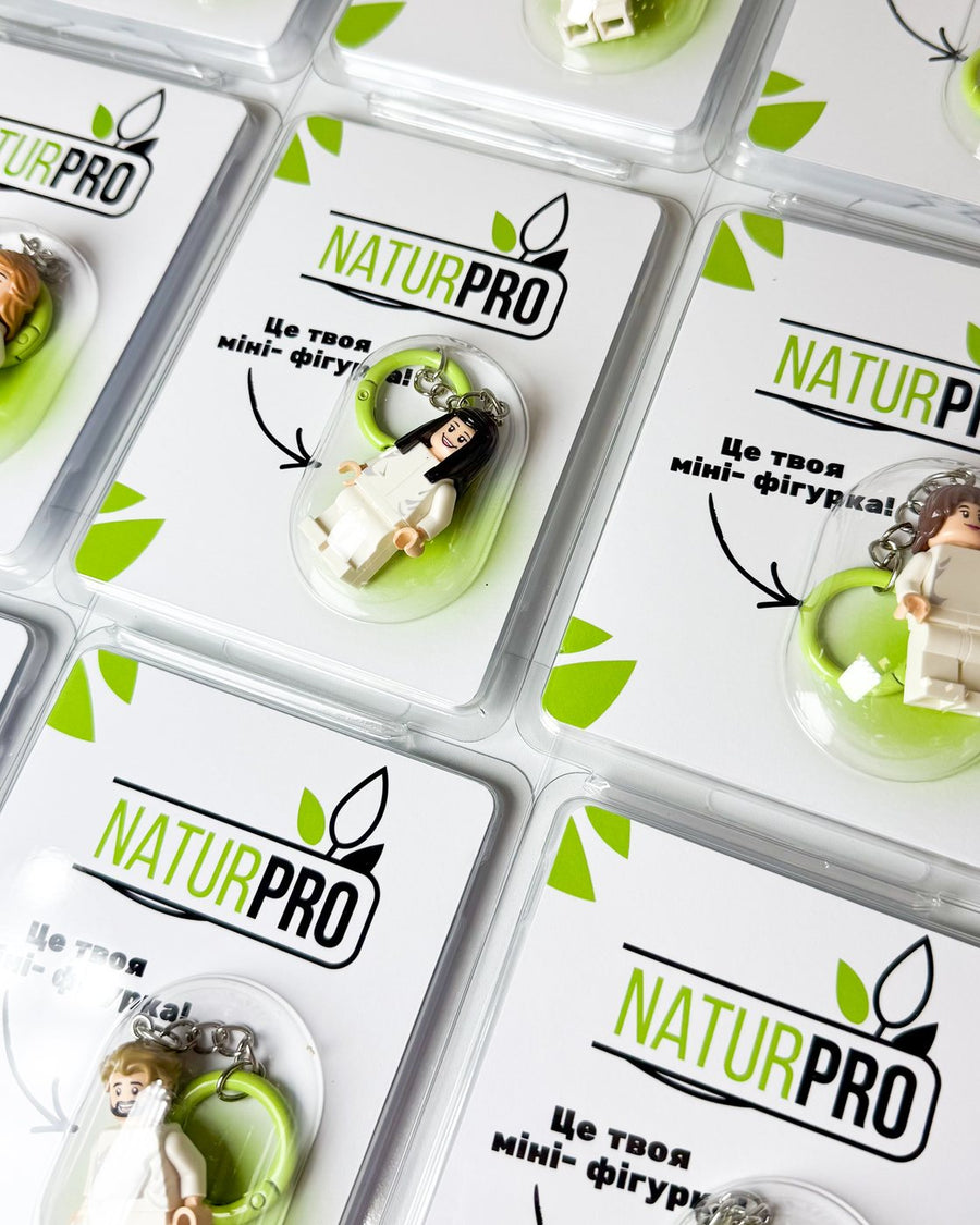 Фігурки співробітників NaturPro у блістерах з логотипом