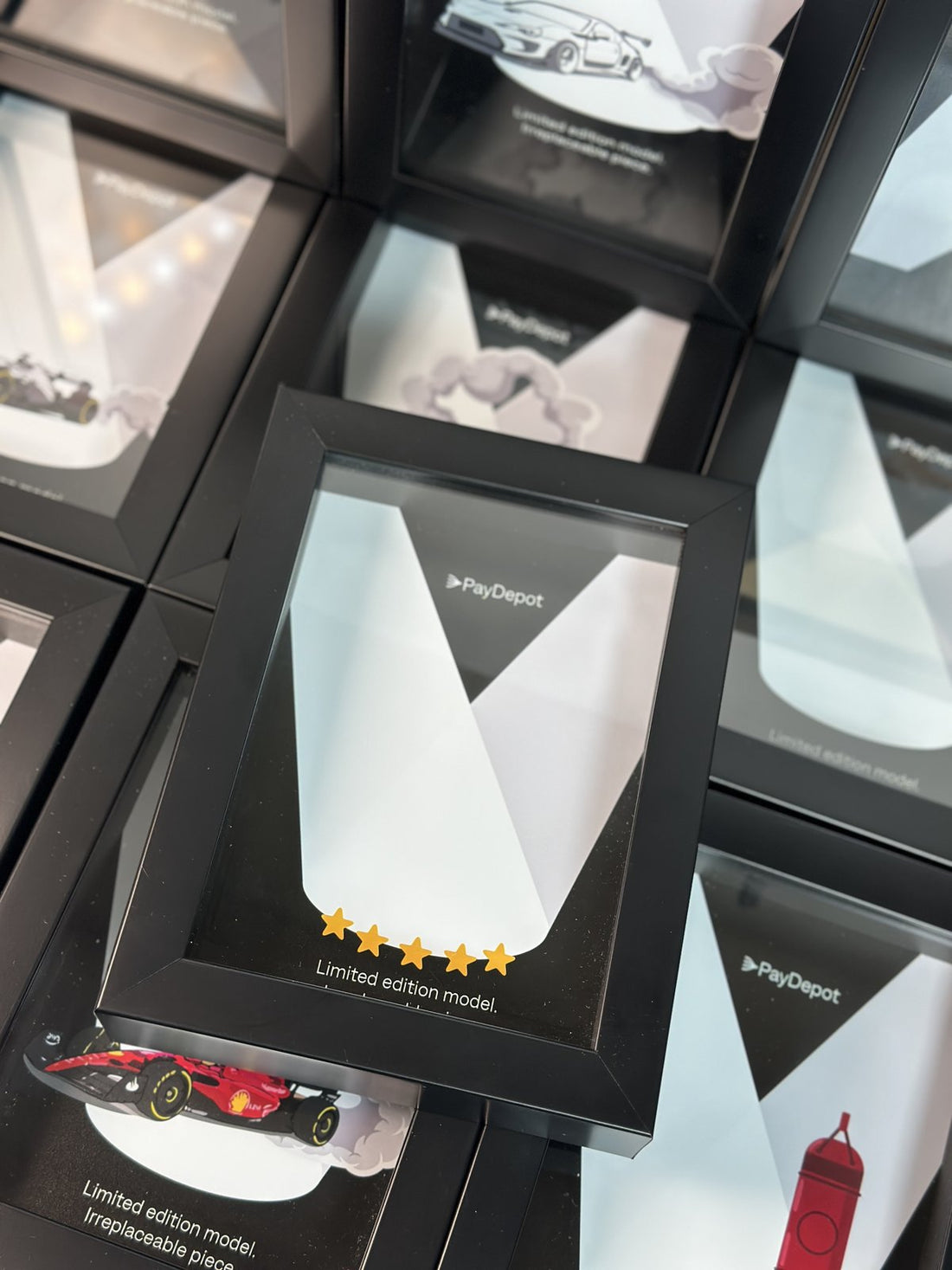 Рамка PayDepot з пʼятьма зірками й написом «Limited edition model»